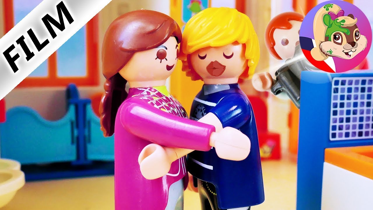 Playmobil příběh | Ema je tátovi v patách | Má tatínek novou lásku? |  Rodina Dvořákova
