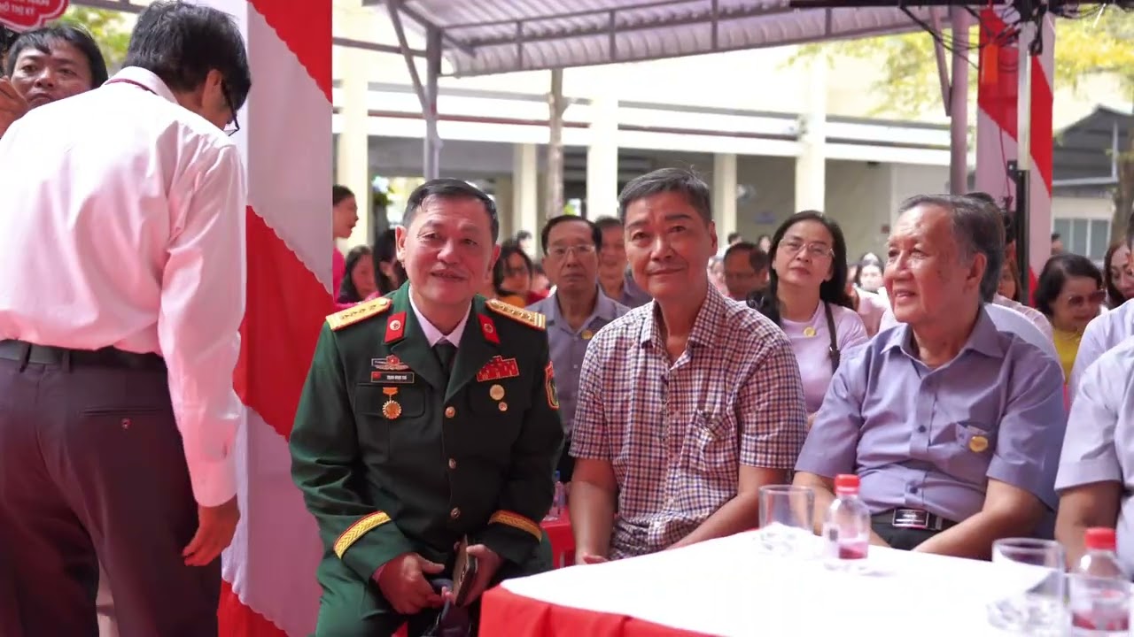 Kỉ niệm 50 năm Trường THPT Hồ Thị Kỷ