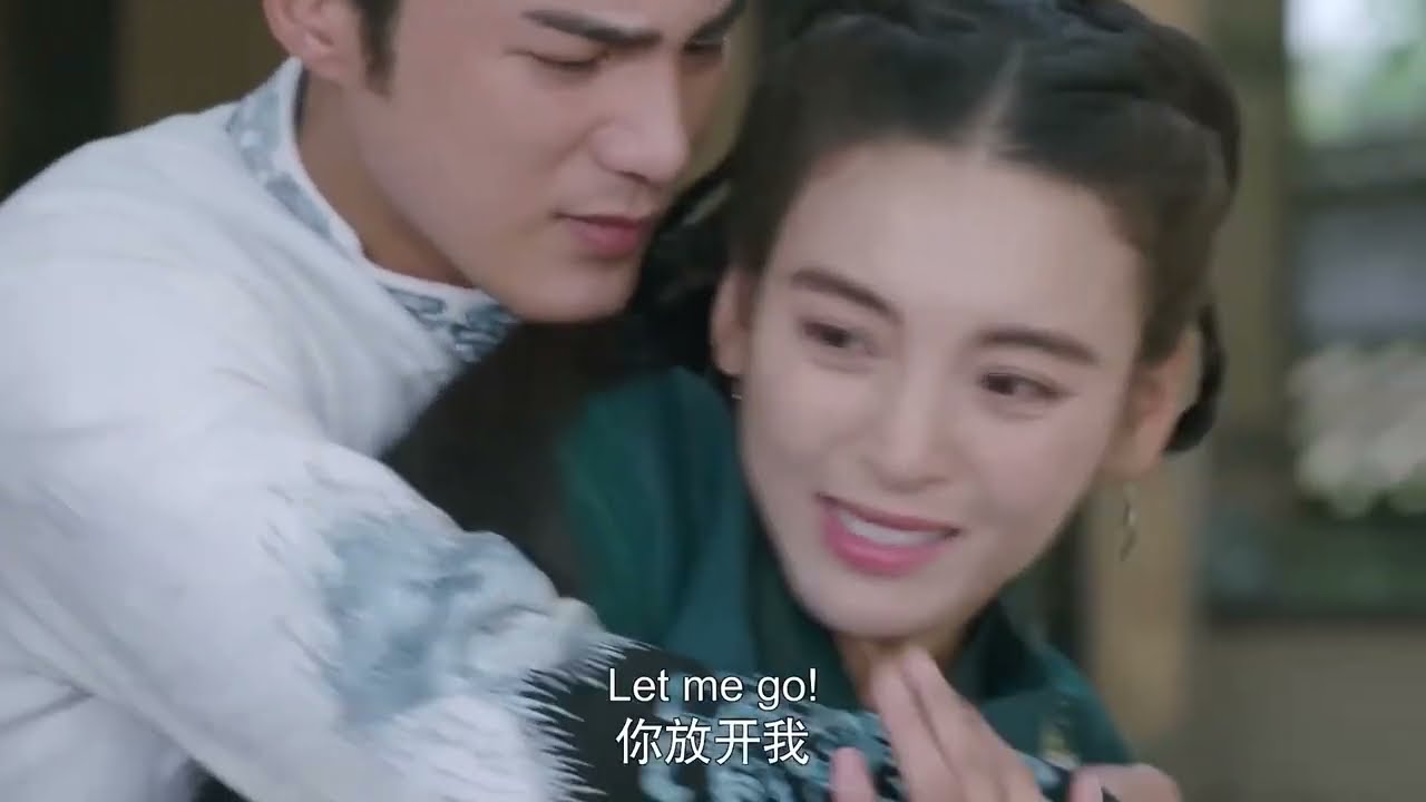 🌷王爷重逢失忆的娇妻，冲上前紧紧抱住，灰姑娘被吓得猛咬他！【女世子 The Heiress】