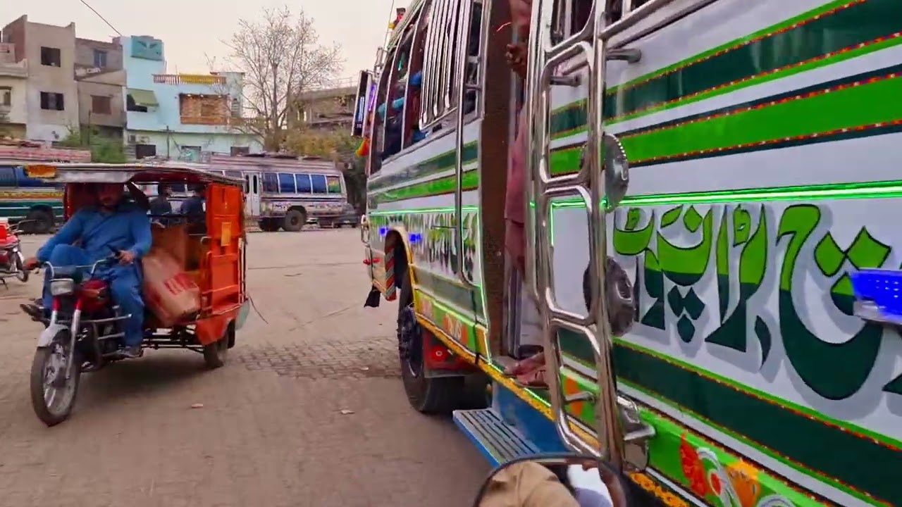 Baloch transport company hira gurjar Lahore to Faisalabad at Lahore bus stand Lari adda