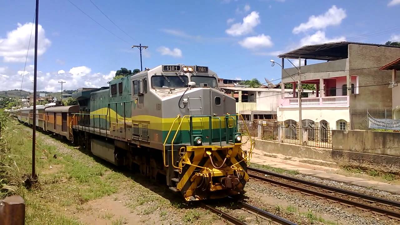 Trem de passageiros da Vale partindo da Estação de Resplendor com destino a Belo Horizonte MG