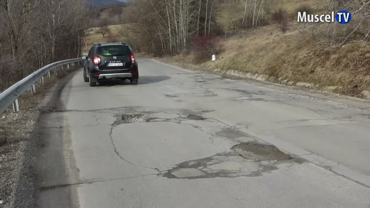 jurnal MUSCEL TV 16 02 2026 REPARAȚII DE DRUMURI CA O GLUMĂ: AU FOST PLOMBATE GROPILE MICI PE DN 73C