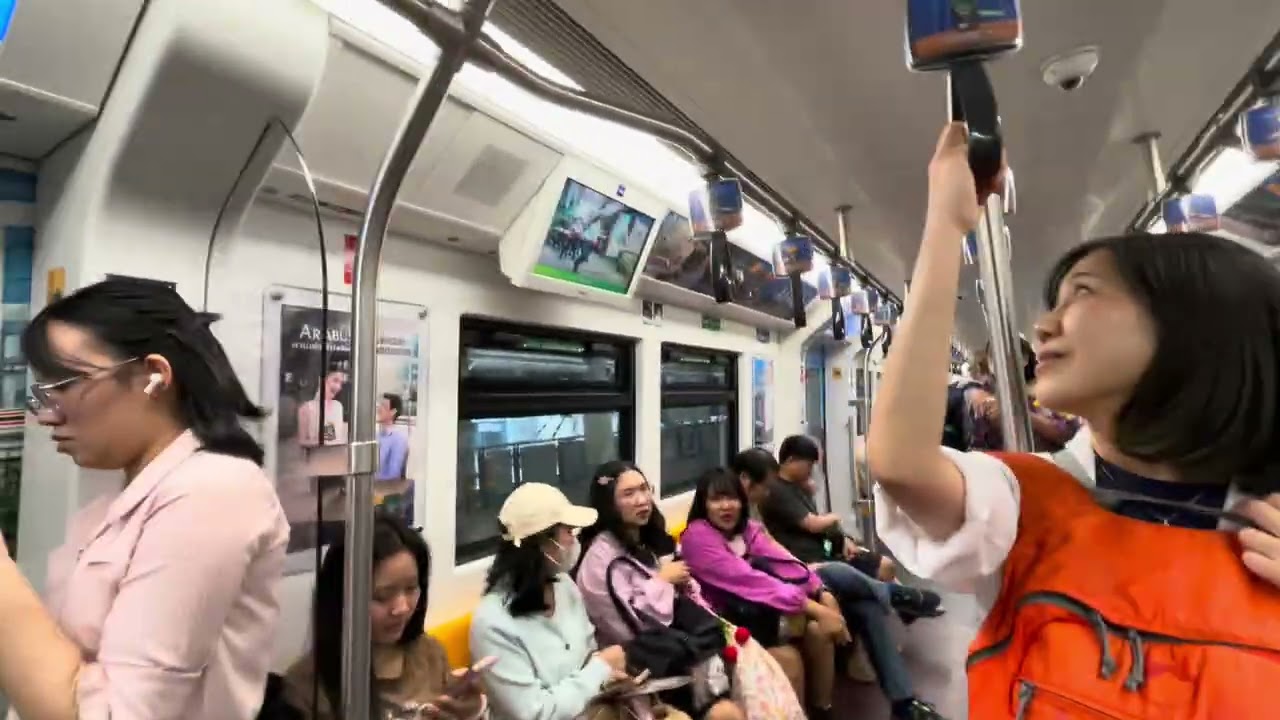 l had arrove at Krung Tonburi station i'm taking BTS train to Sala-dang Station ￼