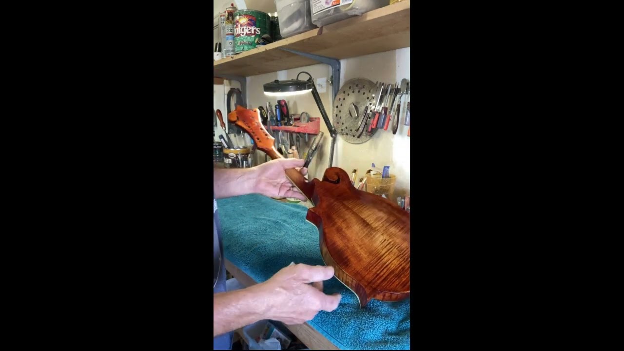 How to varnish a mandolin