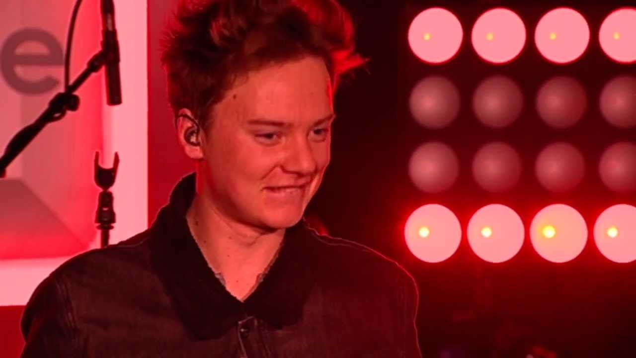 Conor Maynard - Turn Around (live in the Qube)