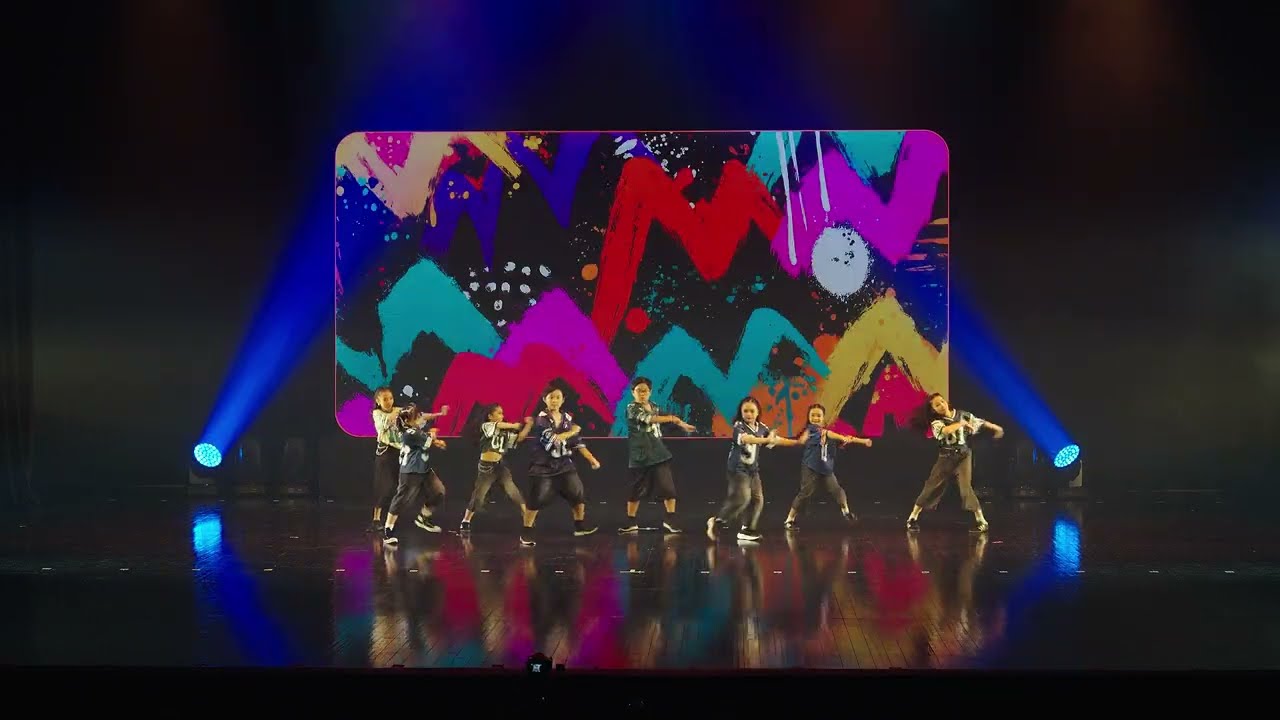 TM SNICKERS - WALK IT OUT FAMILY AFFAIR