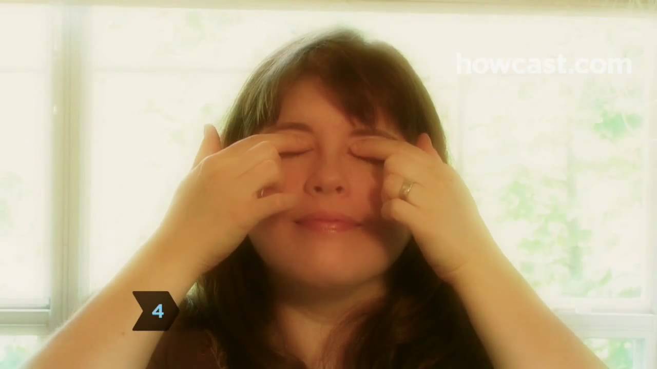 How to Deflate Puffy Eyes Fast