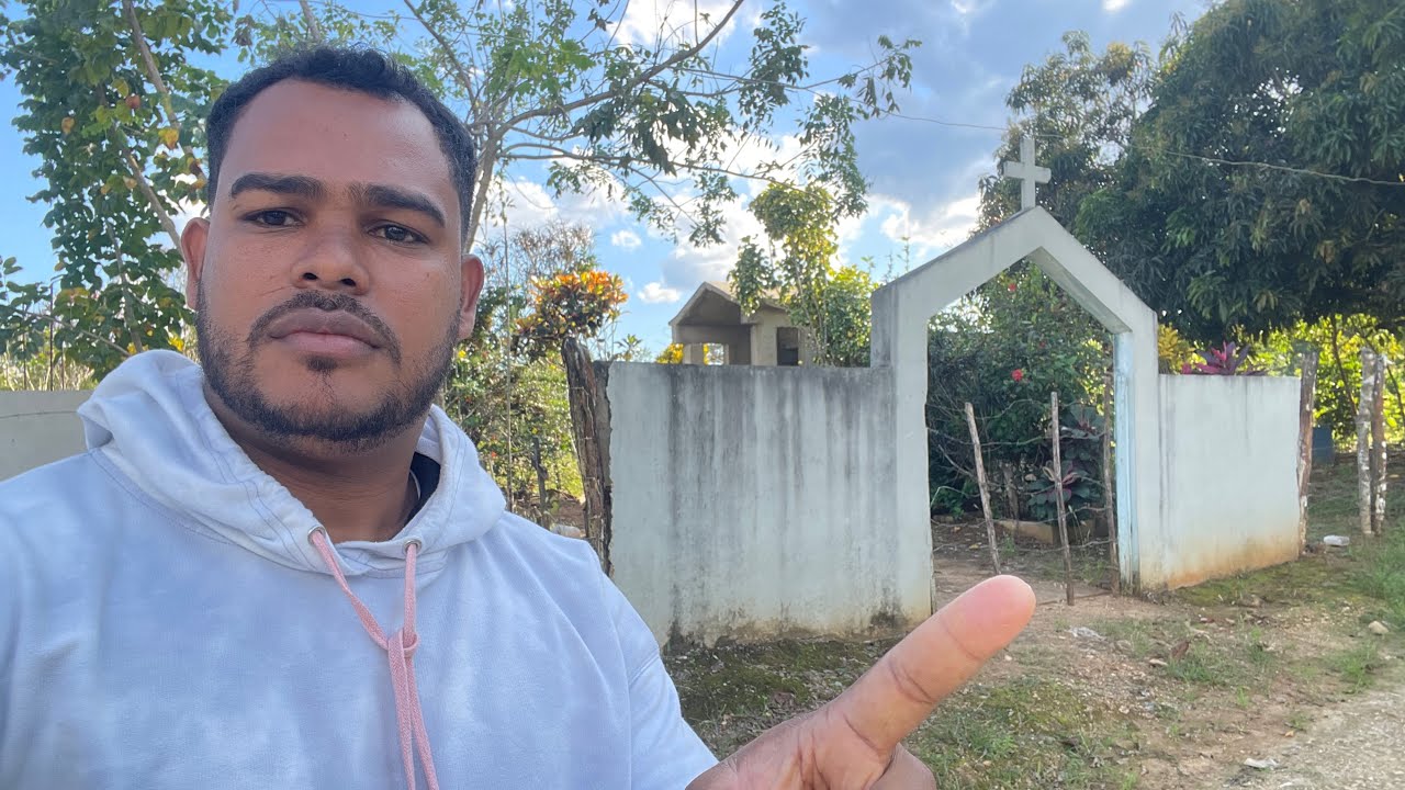 ENTRÉ AL CEMENTERIO MÁS PEQUEÑO DE REPUBLICA DOMINICANA