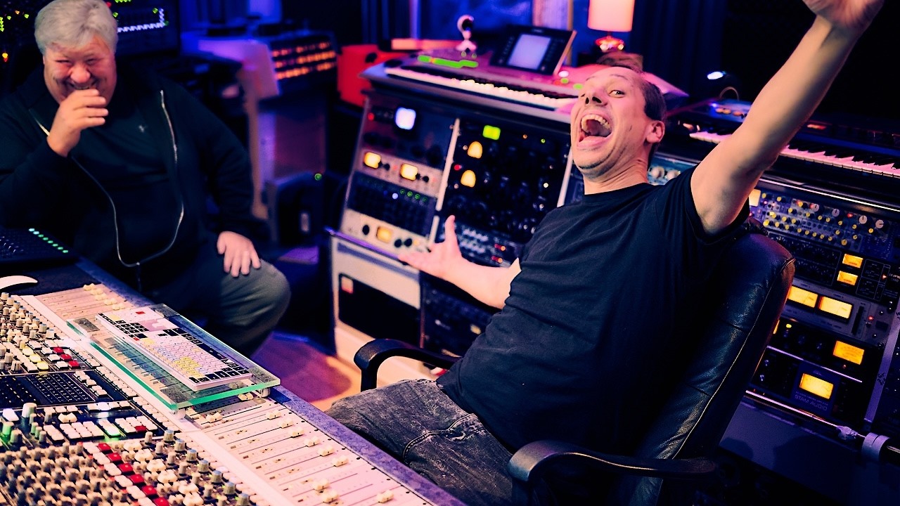 Экскурсия по студии звукозаписи Soundhouse — Liverpool SSL studio с серьёзным подвесным мотором