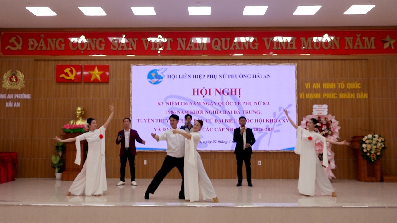 XINH TƯƠI VIỆT NAM / TỐP NAM CÙNG TỐP MÚA CLB CA NHẠC HOA PHƯỢNG