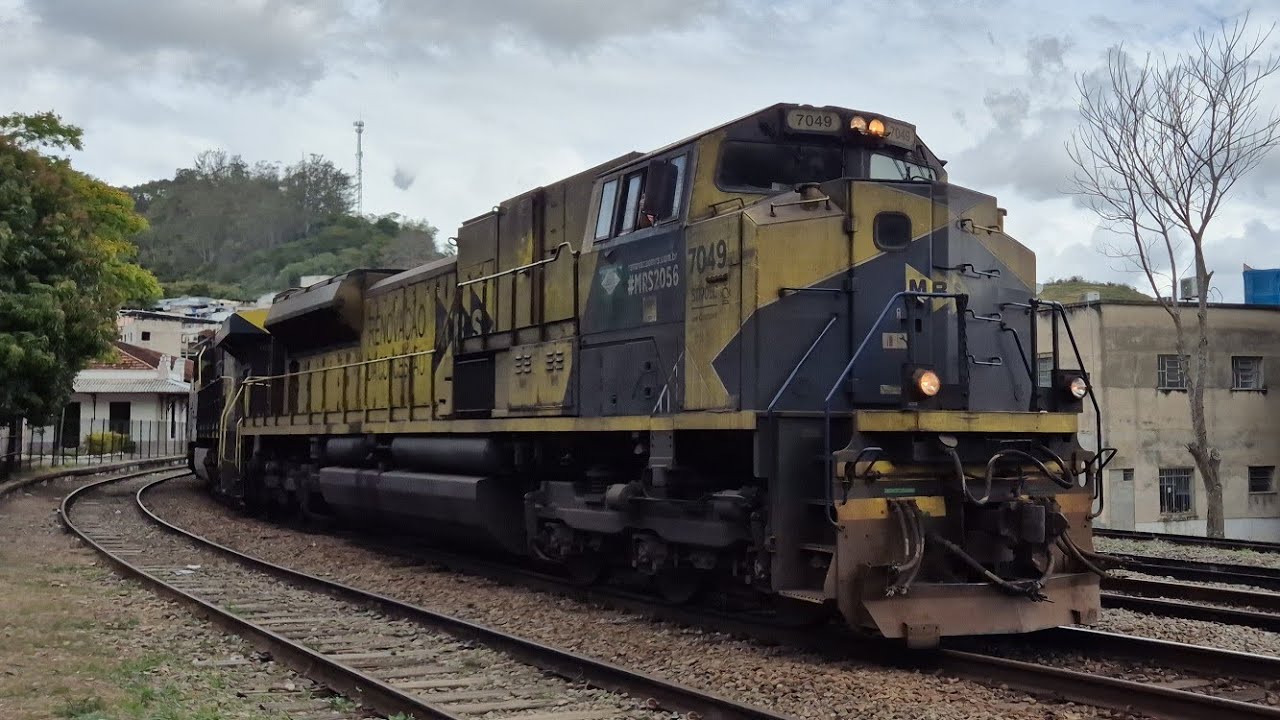 👀 Pouco se vê! SD70LC e ES44ACi juntas no comando do trem de minério.