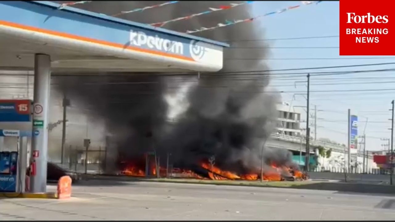 RAW FOOTAGE: Organized Crime Groups Set Up Road Blockades, Burn Cars Across Mexico
