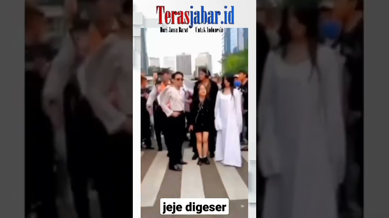 Jeje digeser oleh polisi karena menghalangi pengunna jalan lain di zebra cross
