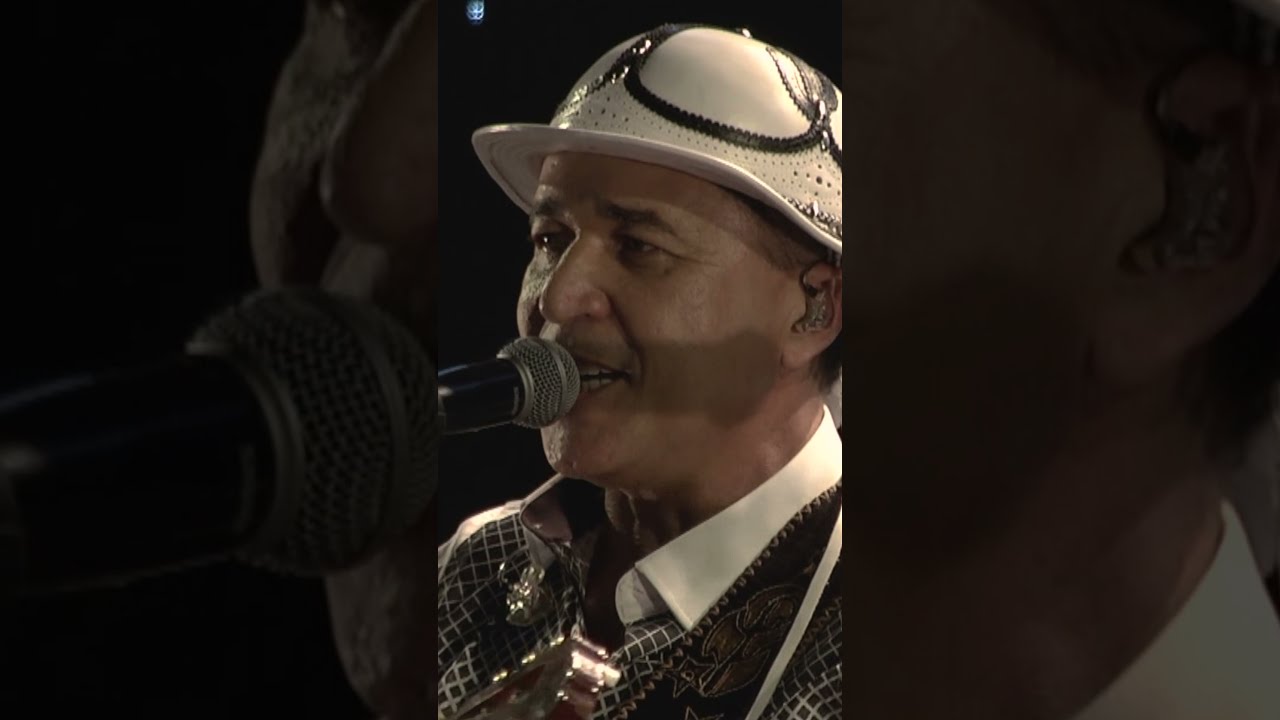 Flávio Leandro canta 