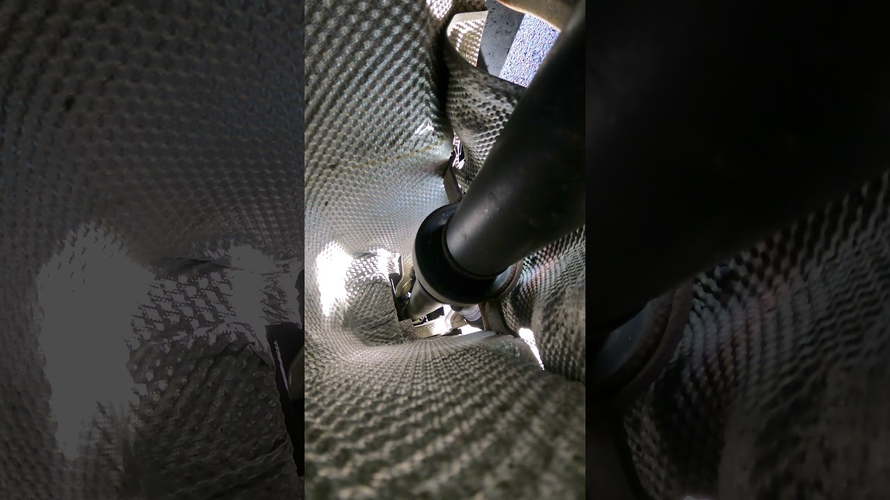 AUDI Q5 2012 Driveshaft center bearing support carrier
