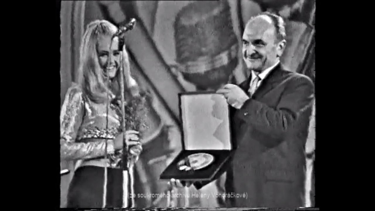 Helena Vondráčková - Zlatá deska Supraphonu 1968 (Růže kvetou dál, Jdi o dům dál, Přítel Quinn)