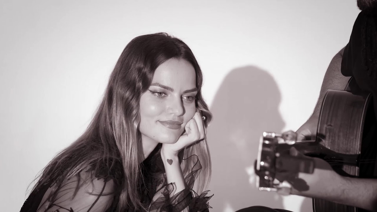 VTV | Barbara Fialho Sings for V