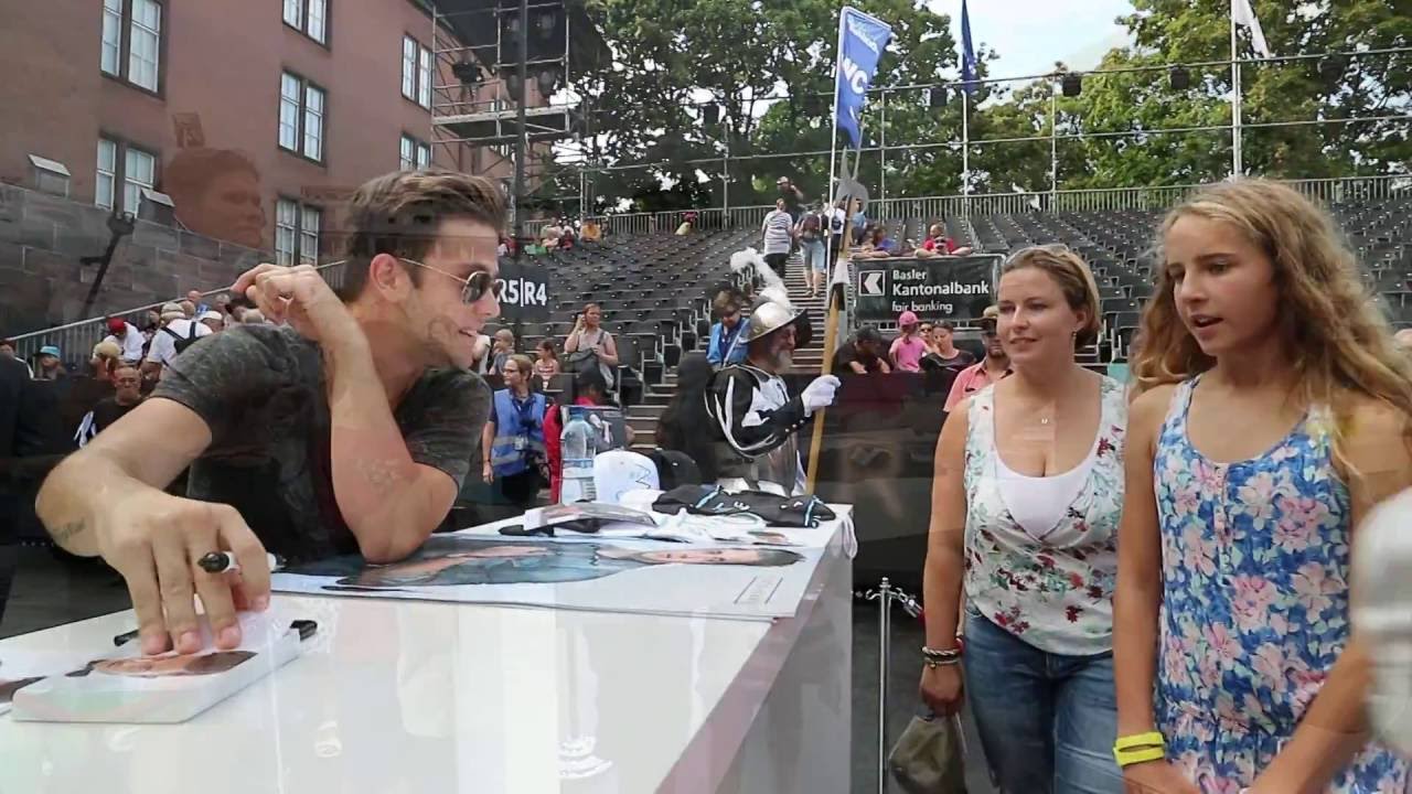 Basel Tattoo - Autogrammstunde mit Luca H&auml;nni (24.7.2016)