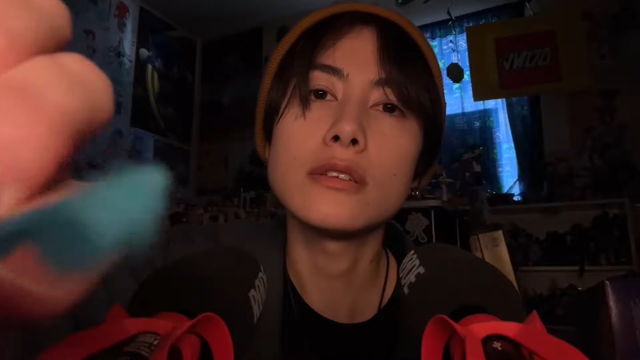 Just some asmr in my room 💤 whispering!