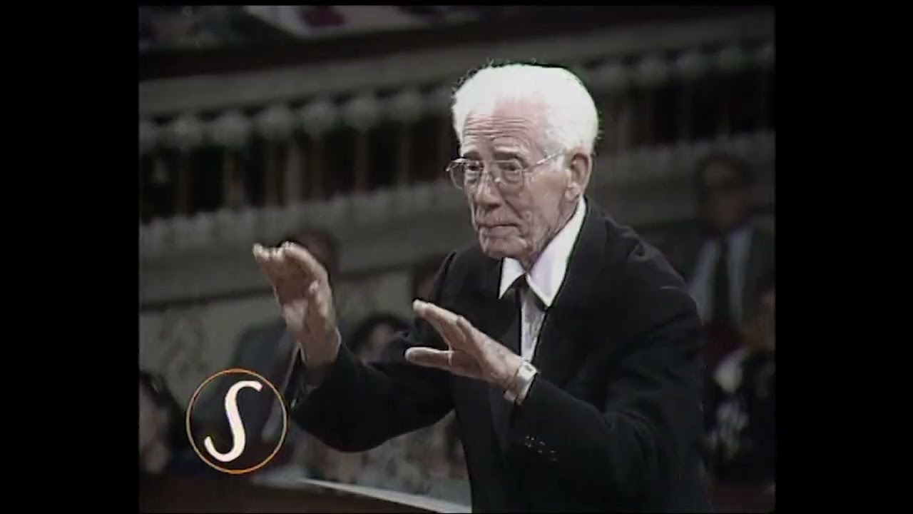 Manel Saderra i Puigferrer dirigeix la sardana 