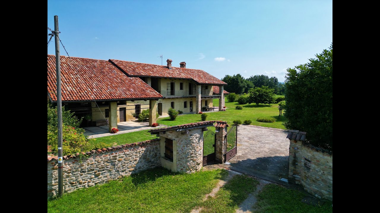 Dogliani splendido casale con terreno in vendita -  Country property for sale in Dogliani - Piemonte