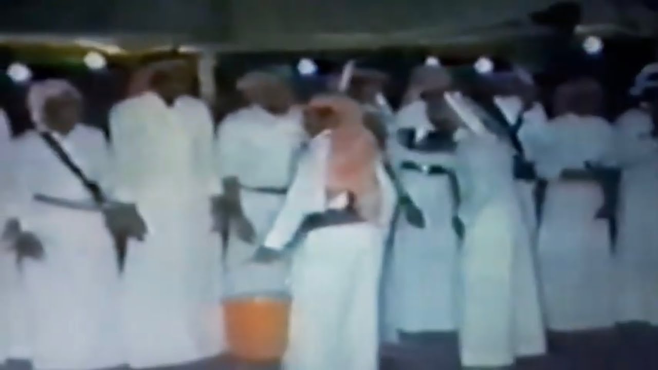 حفل قديم عام ( ١٤٠٢هـ) لشيخ قبيلة ربيع وخامس الجمالين من ربيع من النفعه بـ بلاد ربيع - بني سعد .