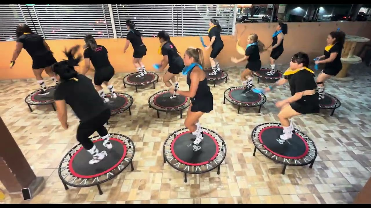 Jumping,SOMOS MYA JUMPING FITNESS no cuento con los derechos del autor, y seguimos y seguimos