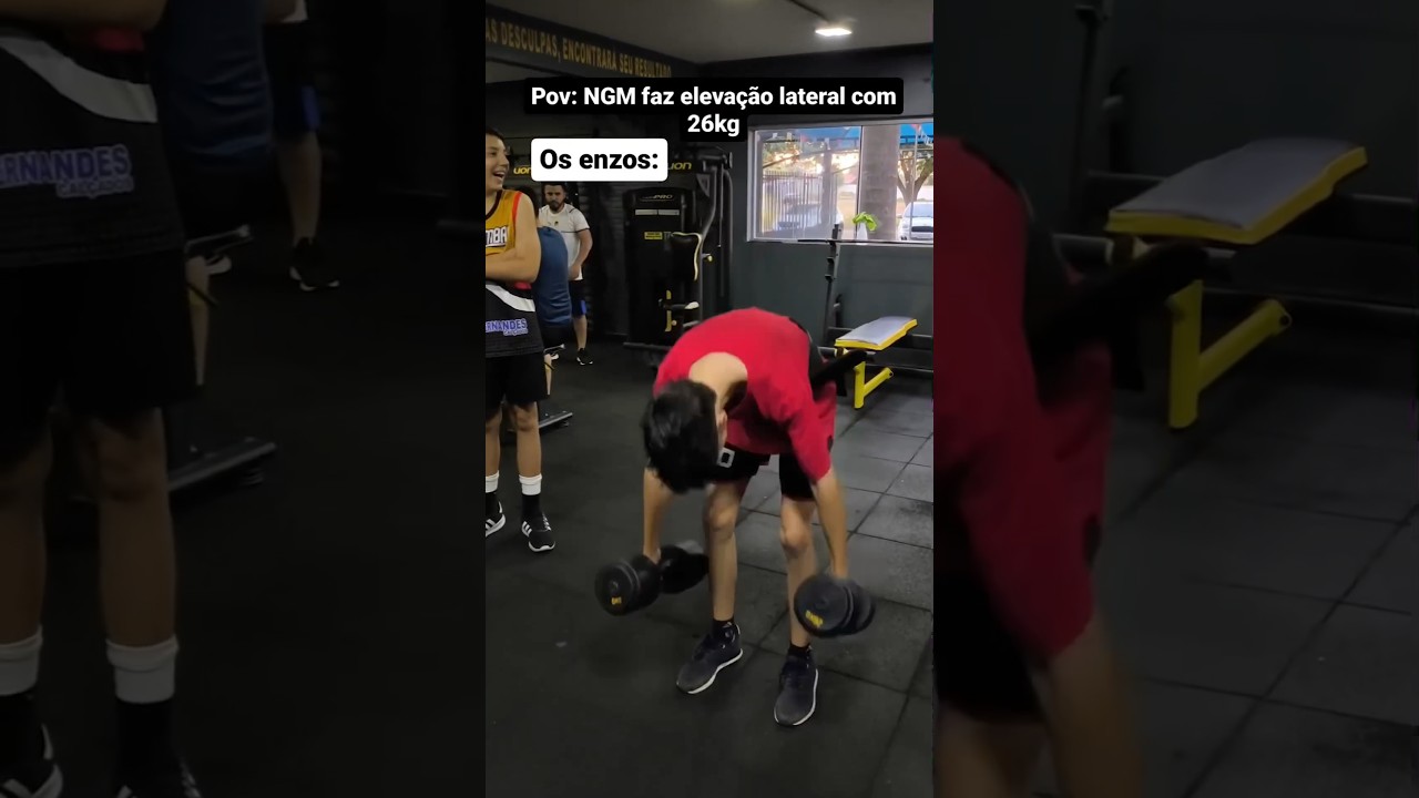 Eleva&ccedil;&atilde;o lateral dos Enzos 🤣 #enzo #academia #humor #treino #memes #musculacao