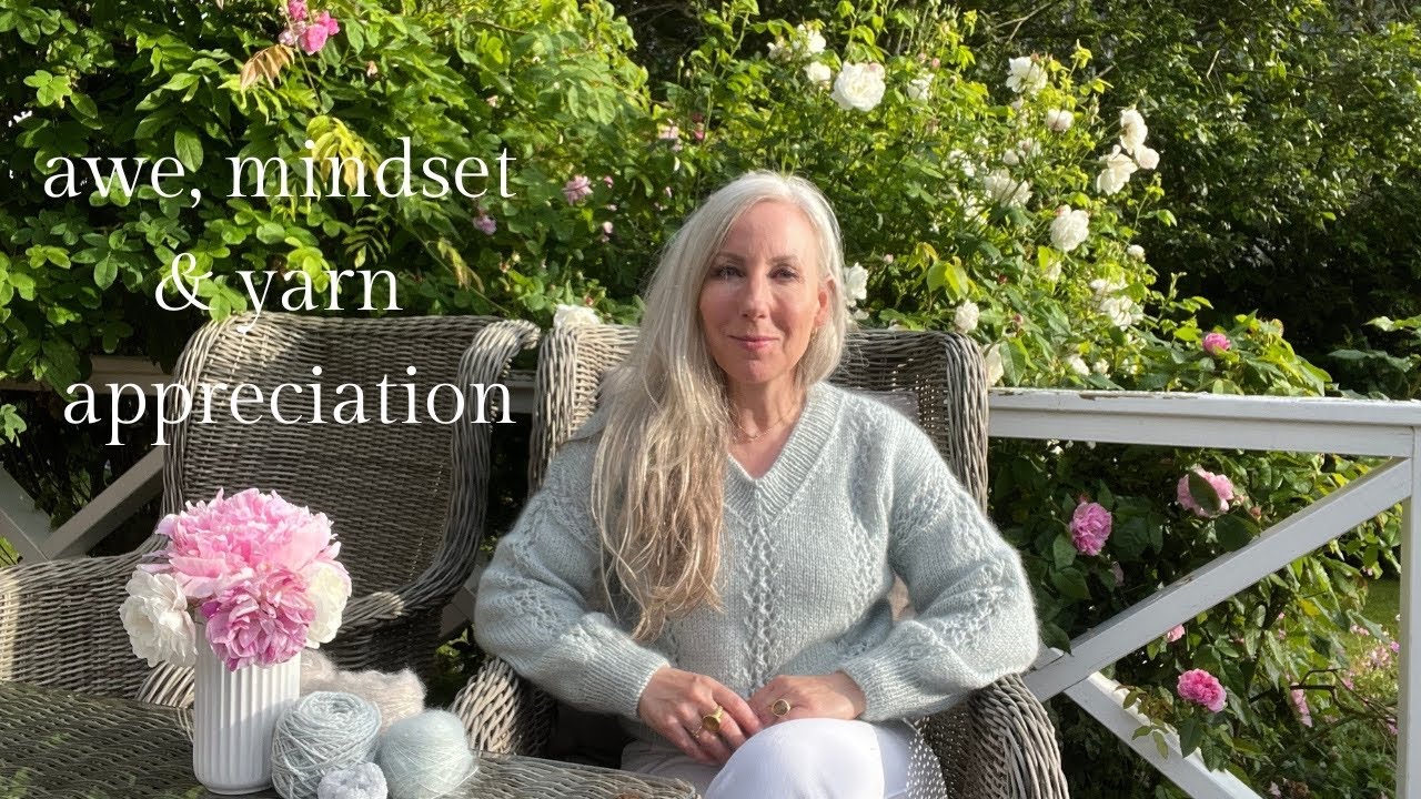 A knitting episode (17): Crystal, Trellis, new cast-on & pale pink leanings