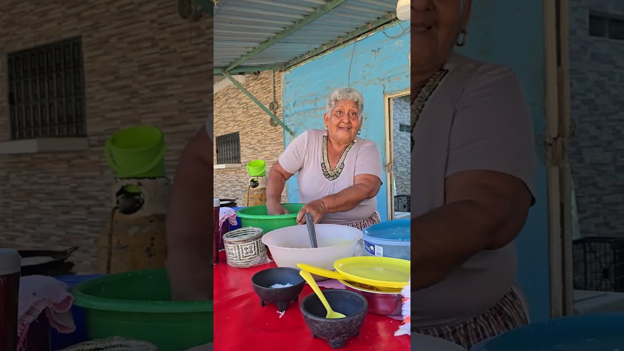Se nos casa Doña Meche, ¿dejará de vender sus riquísimas gorditas? 🤩🤗