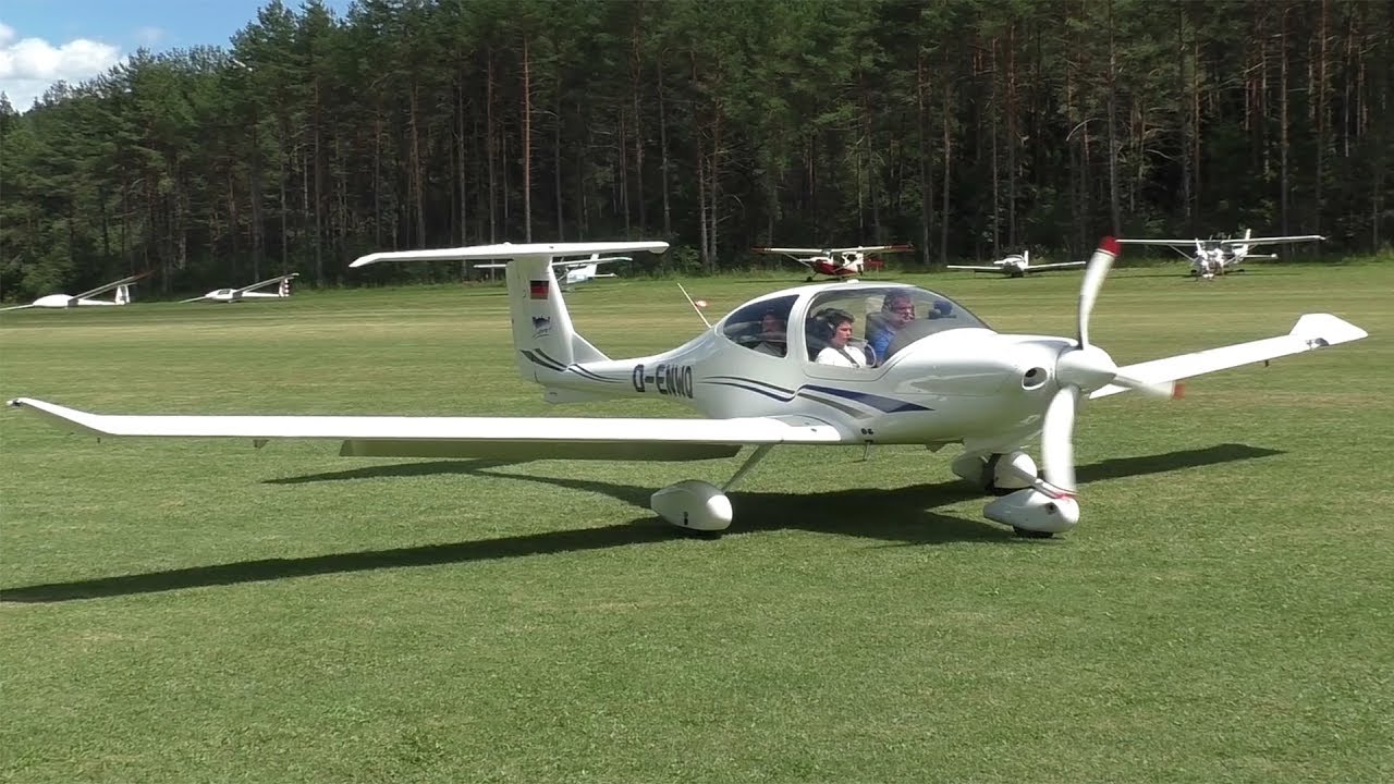 DA40 Diamond Star landing and takeoff at Airfield Ferlach | D-ENWQ