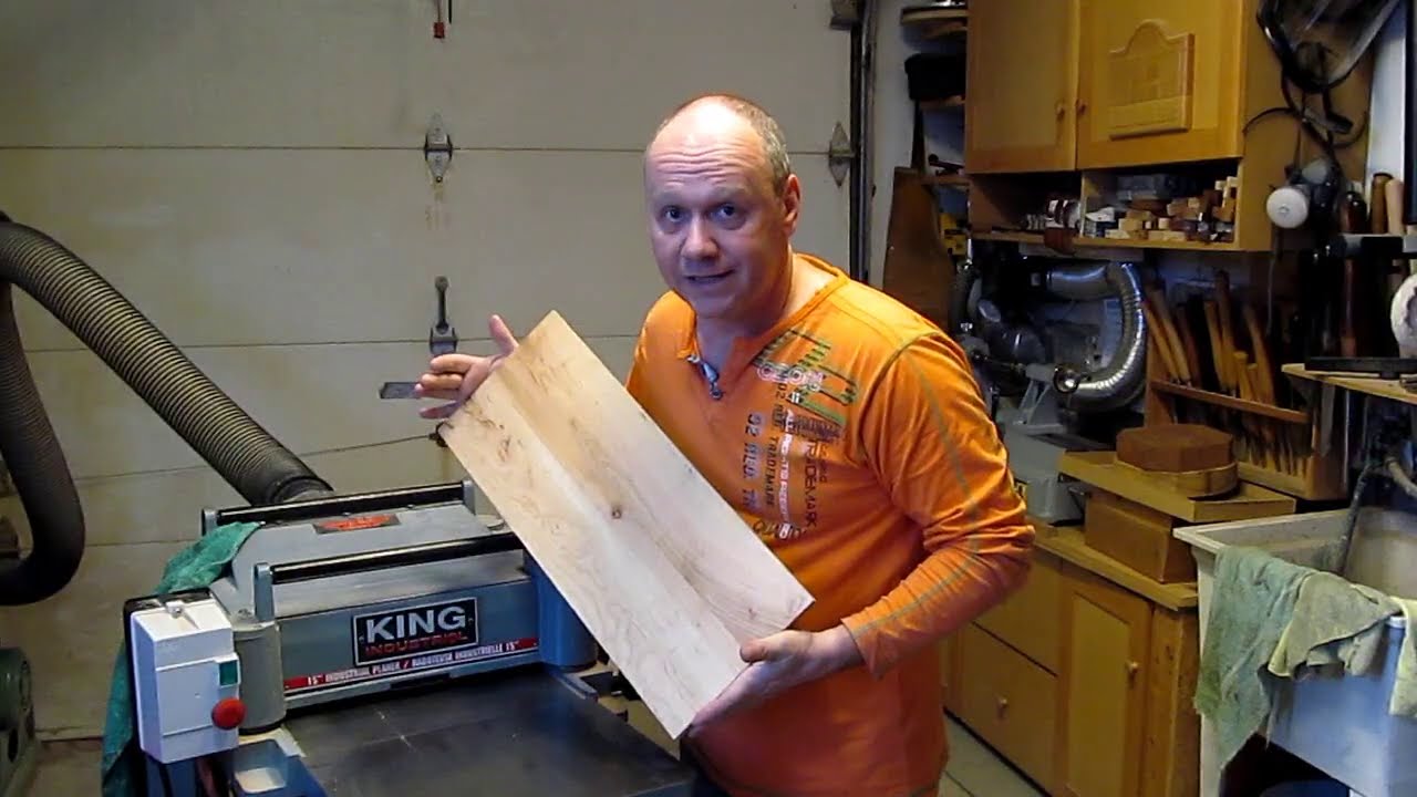 Porte d'armoire de cuisine en faux lambris. Parlons bois Ep.282