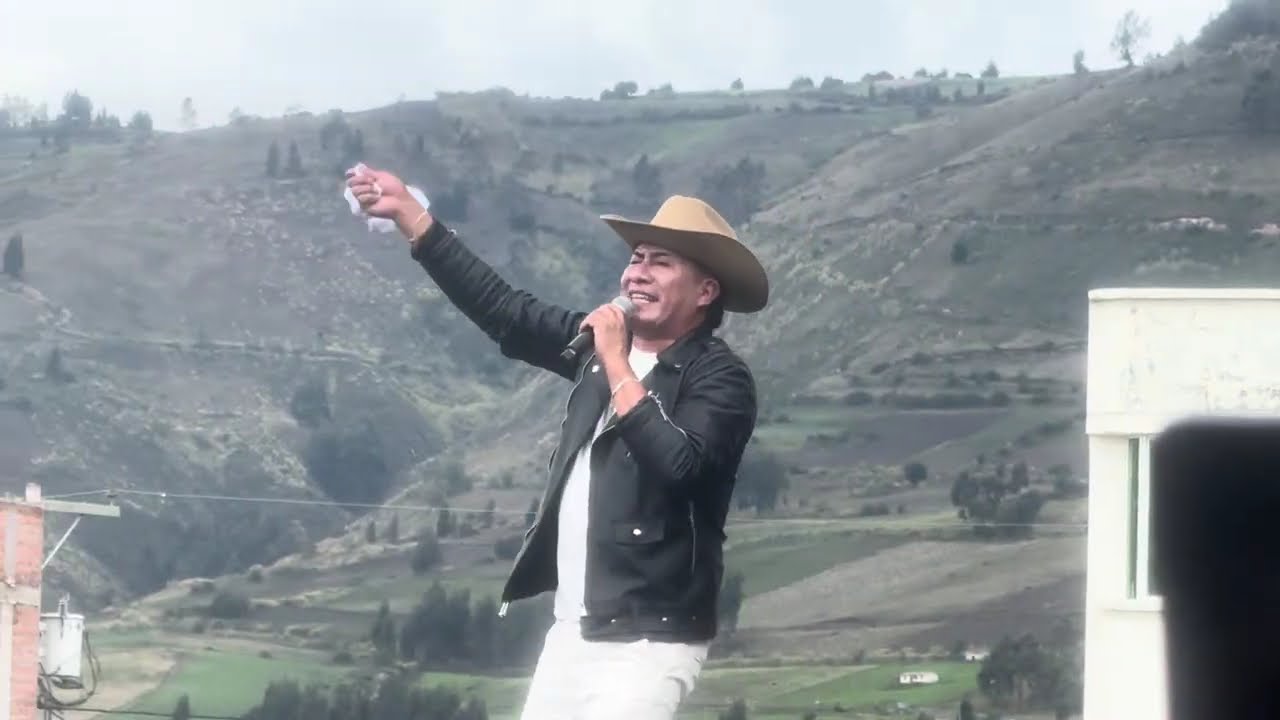 Manuel Iza en el estadio de Guamote 