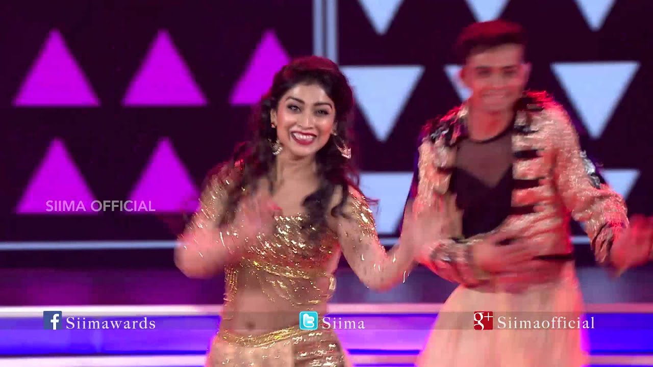 Shriya Saran Superb Dance Performance at SIIMA 2015