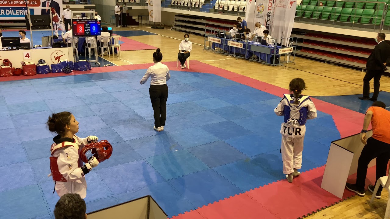 Nimet Sakar (Gaziantep) Zeynep Türkyılmaz (Ankara) 41 kg Yıldızlar Türkiye Taekwondo şampiyonası QF