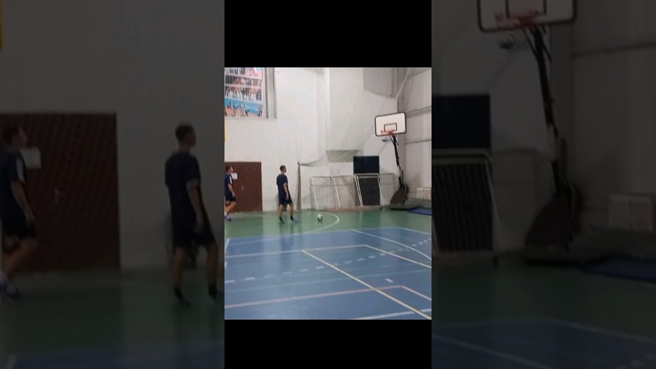 Бесподобные трюки:  мячом в Баскетбольное кольцо #skills