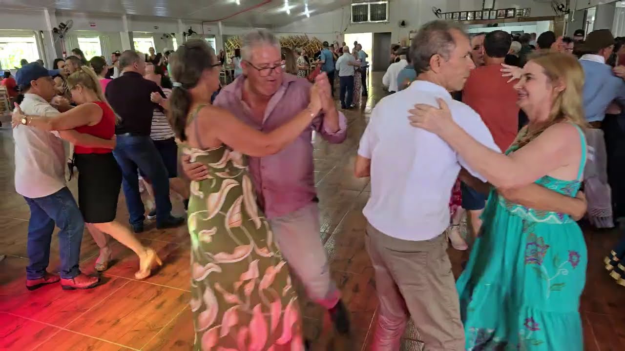 sábado animado no clube Guarani em Itapejara do Oeste Paraná(com marcos e margarida)
