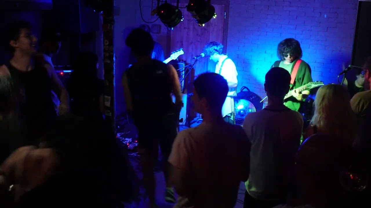 gravestoneurinal - sleep on wednesday (live @ lelocal)