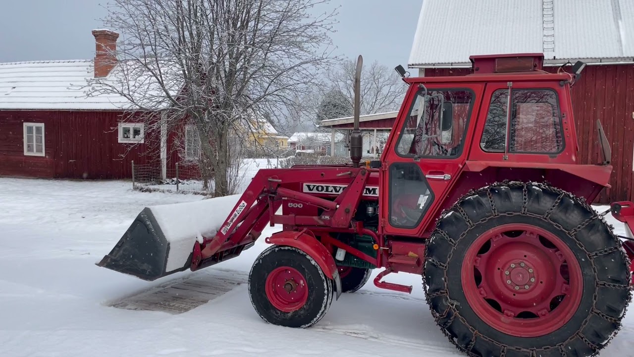 Köp Traktor Volvo BM 500 med snöblad och skopa på Klaravik