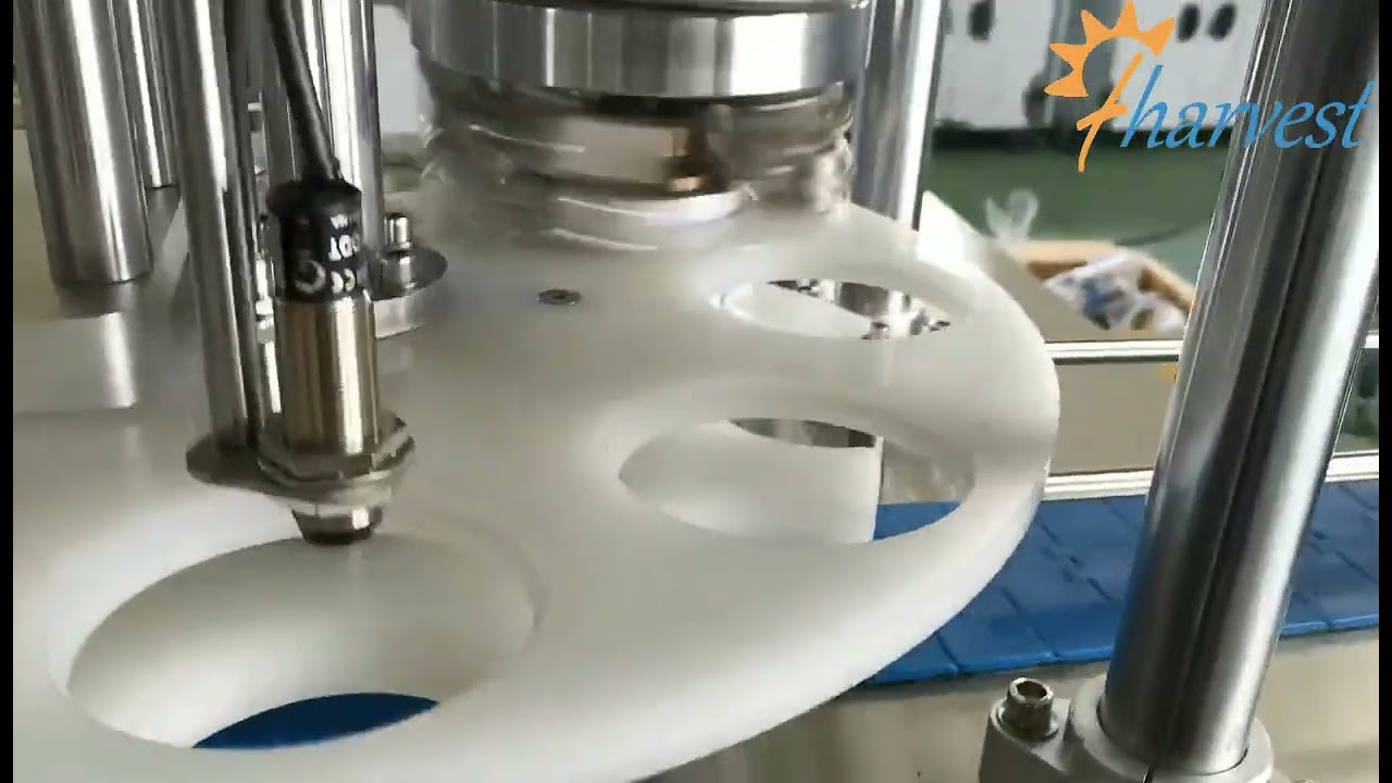 Automata f&eacute;mtart&aacute;ly-varrat&oacute; g&eacute;p, tart&aacute;lylez&aacute;r&oacute; g&eacute;p &eacute;lelmiszerkonzervekhez, konzervdoboz lez&aacute;r&oacute;