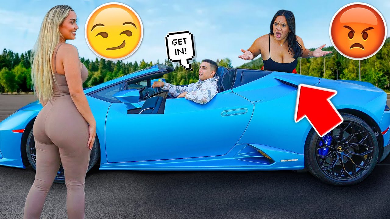 Подвожу другую девушку на своем Lamborghini, чтобы посмотреть на реакцию моей невесты. *Она щелка...
