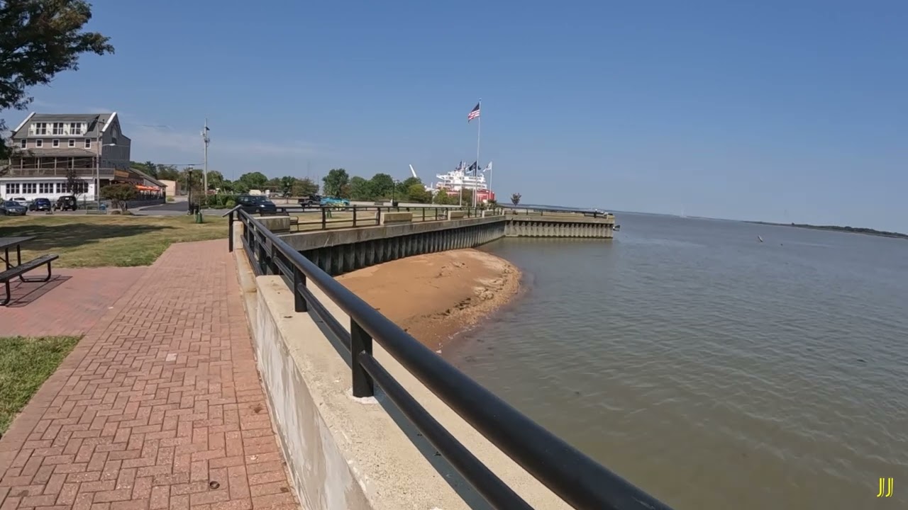 Hot afternoon at Battery Park in Delaware City