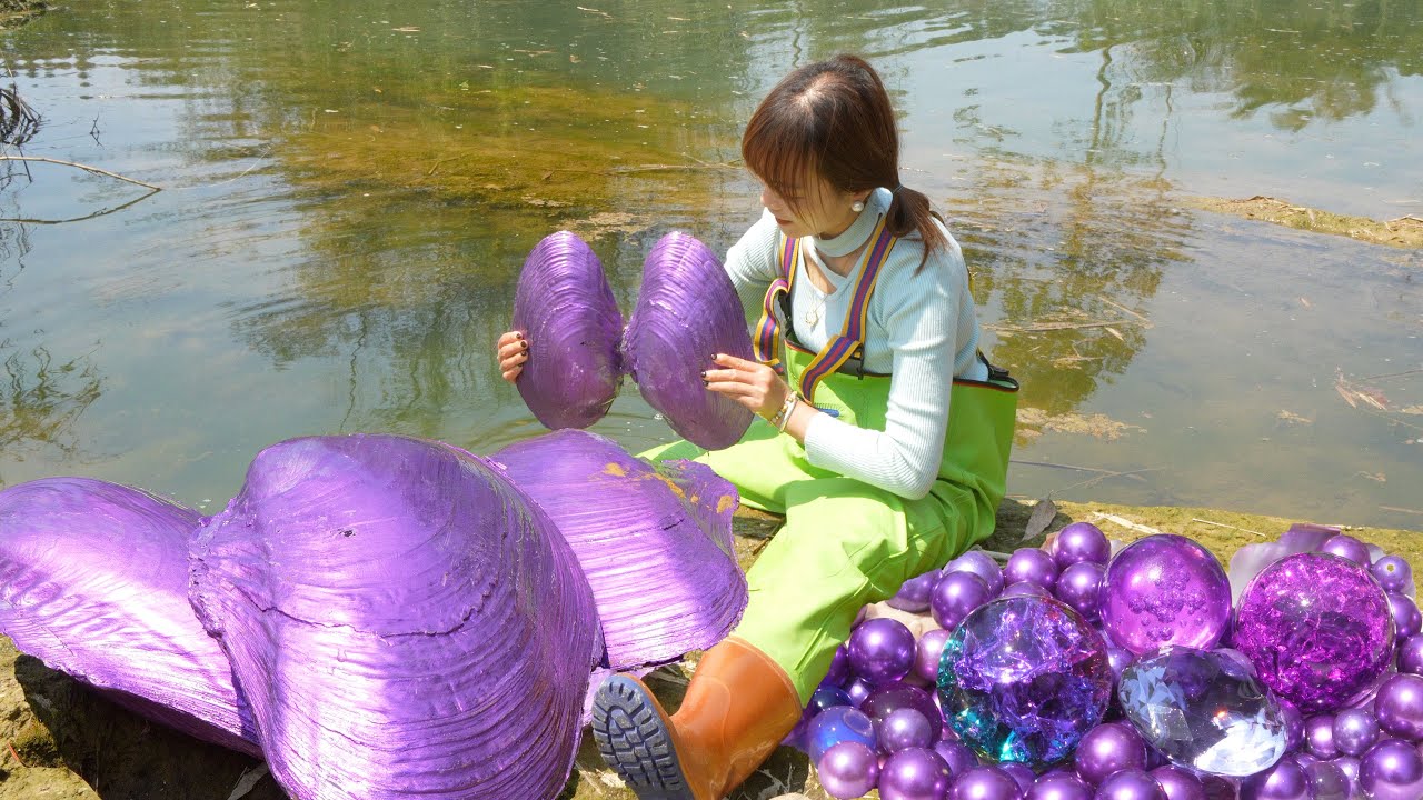 ☺️ Mutant Clams' Magical Gift: A Maiden's Riverbank Pearl Bonanza and Eternal Smiles