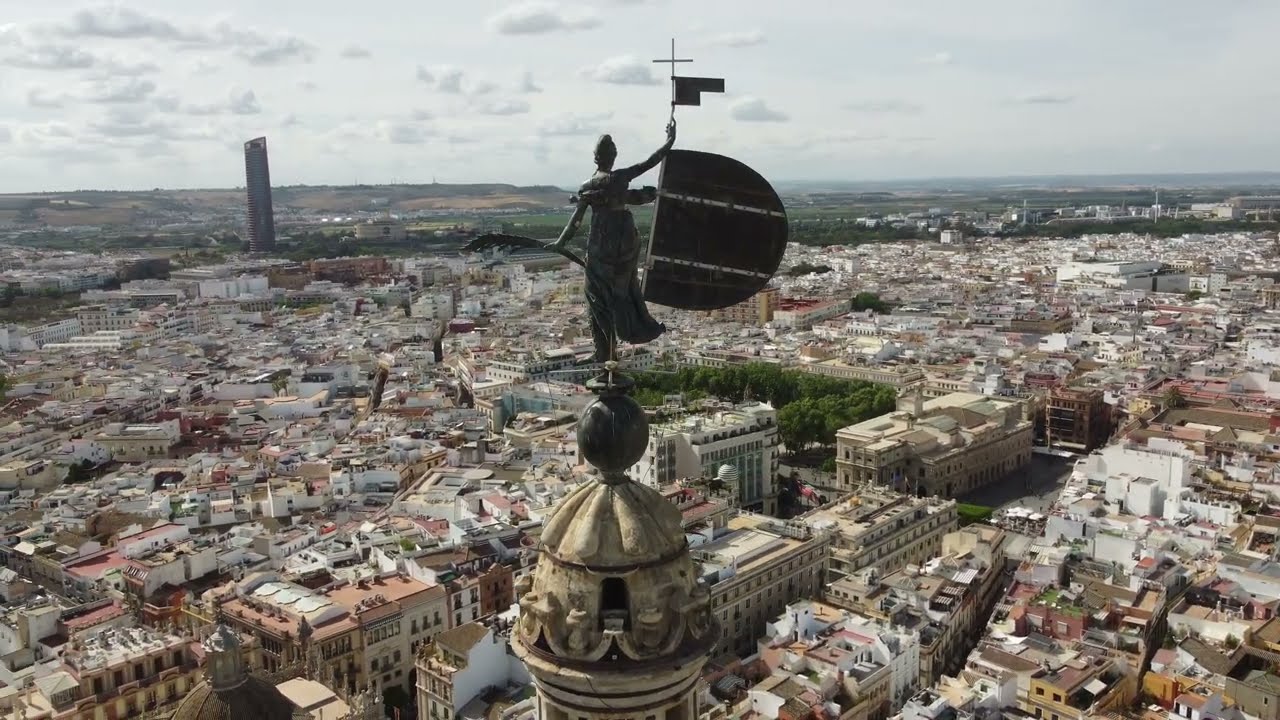 La Giralda - Catedral de Sevilla - Sevilla, Spain - Day - Drone - 4k