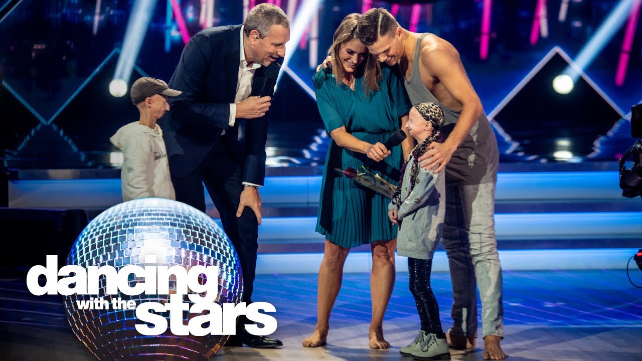 Karen Damen draagt dans op aan progeria-patiënten Michiel en Amber | Dancing With The Stars