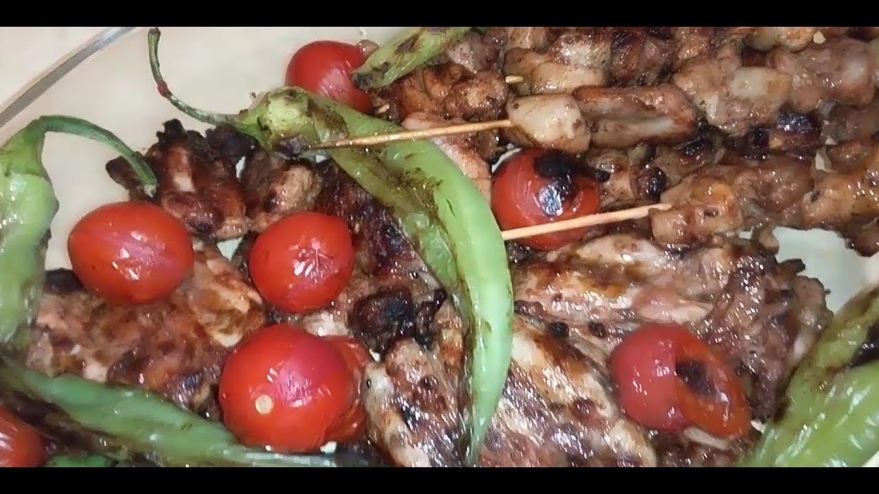 Mangalda, marine edilmiş tavuk şiş (inanılmaz lezzetli) Chicken skewer barbeku