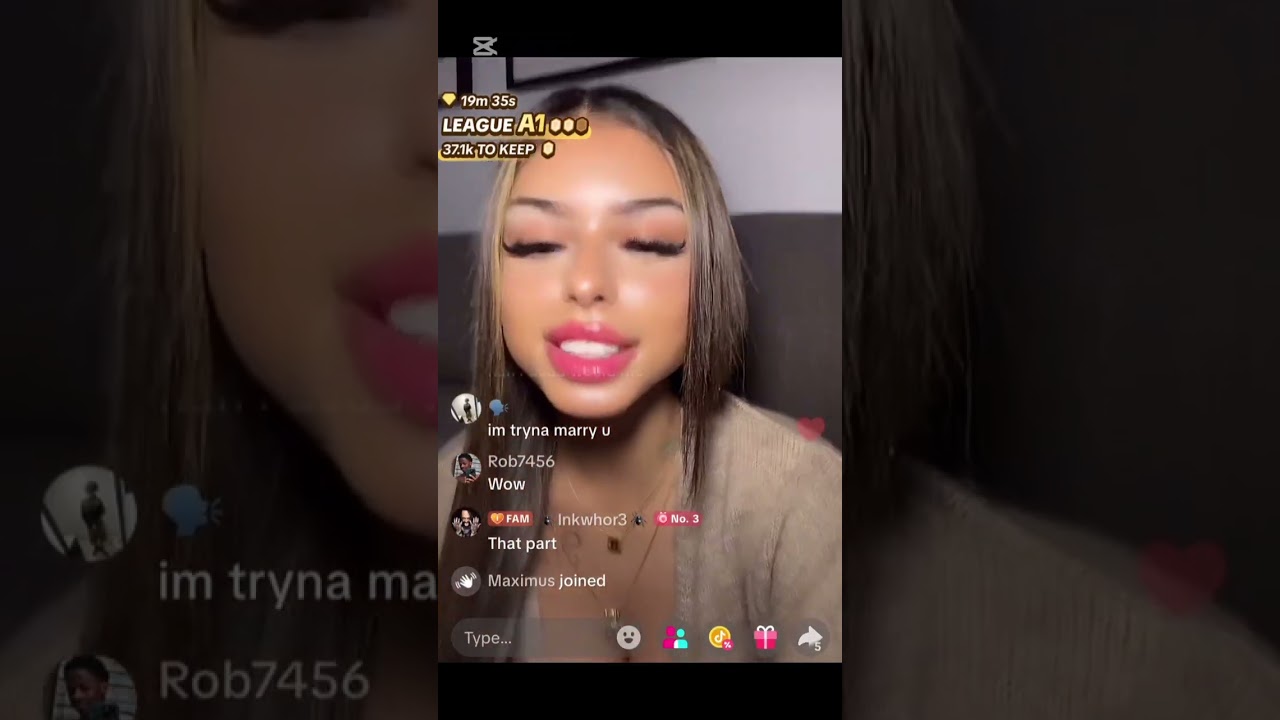 Mina with Statty and others Sunday TikTok live video