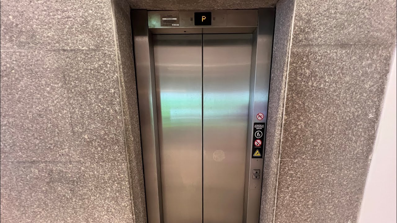 2005 Schindler Mrl Traction Elevator@ Iulius Mall Iași, Romania