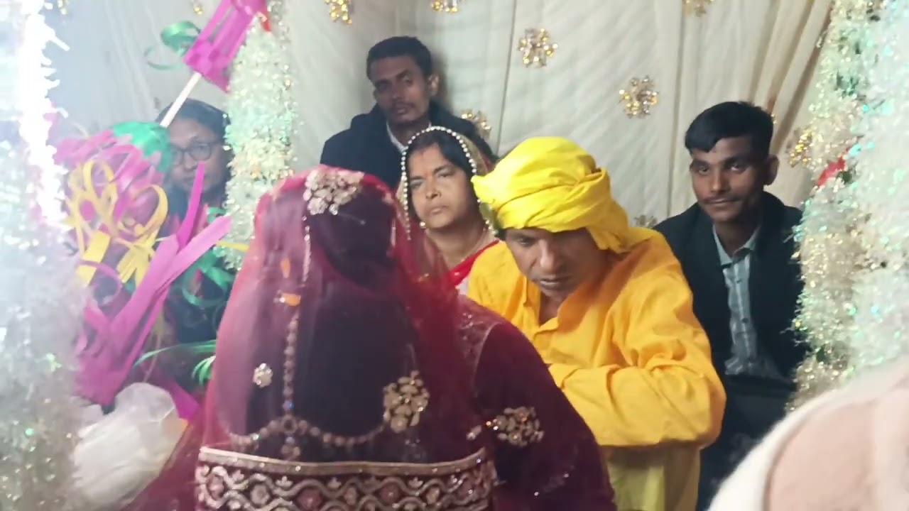 लड़की का कन्यादान हो रहा है