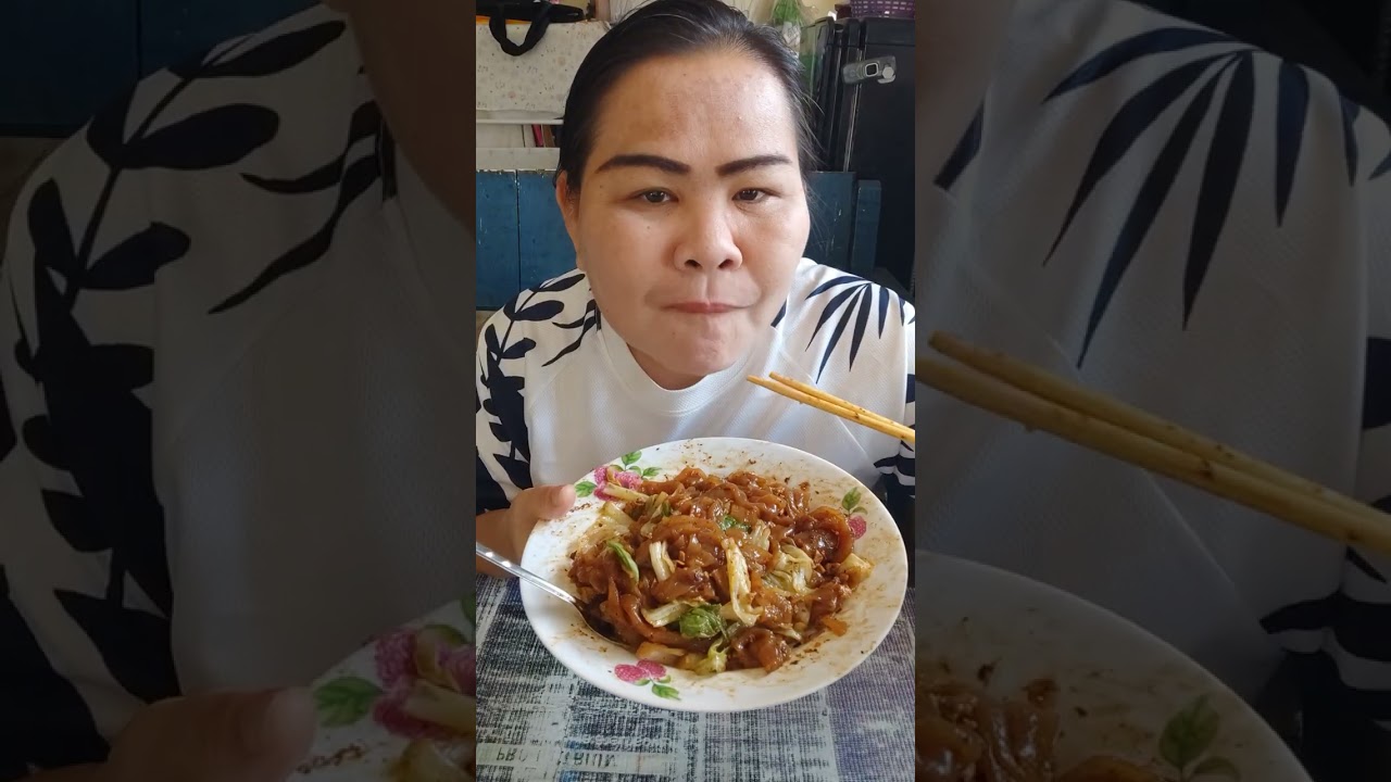 มากินผัดซีอิ้วเส้นใหญ่ใส่ไข่ใส่ผักกะหล่ำปลีแซ่บๆนำกันจ้า